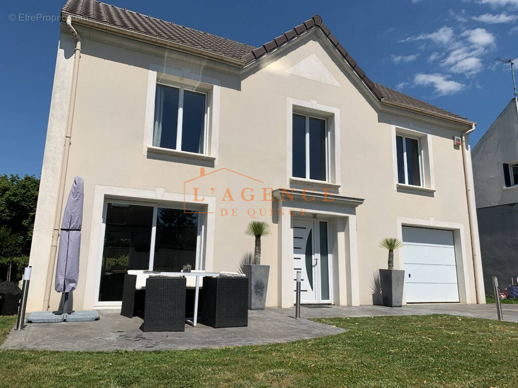 Maison à QUINCY-VOISINS