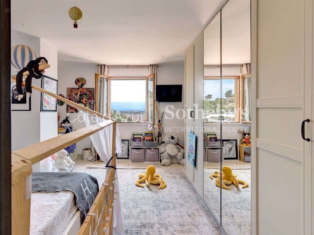 HAUTEURS DE CANNES VALLAURIS Maison rénovée avec vue mer dans hameau privé au calme absolu - photo 9