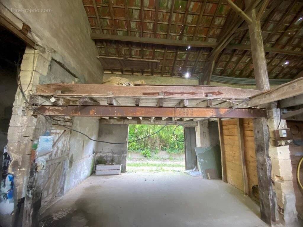 Maison à SAINT-CHRISTOLY-DE-BLAYE