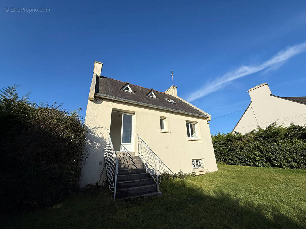 Maison à LE RELECQ-KERHUON