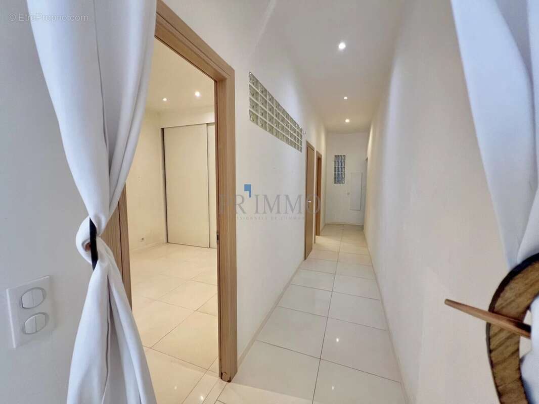 Spacieux appartement T3 de 78 m2, de standing à vendre dans - photo 5