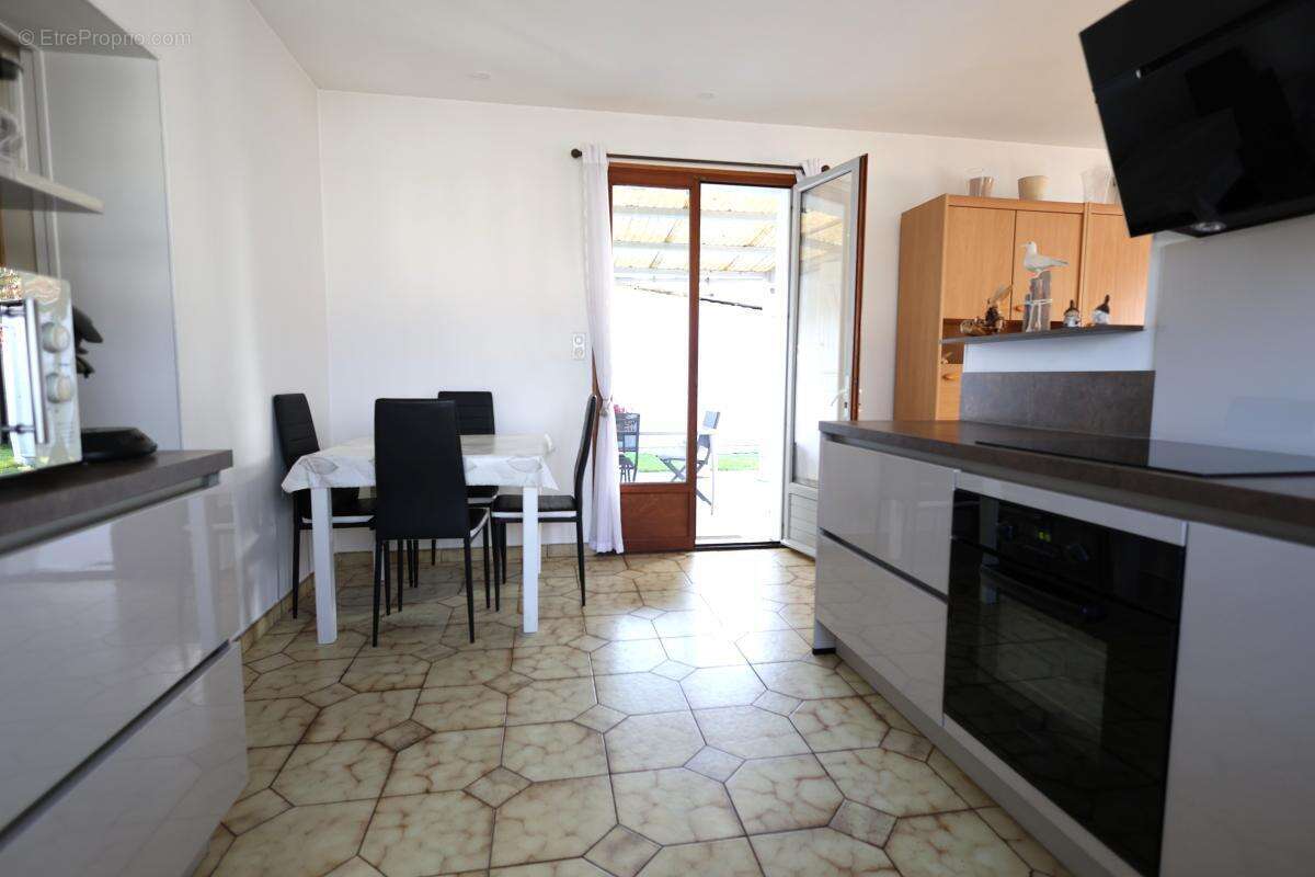 Commerce à SAINT-GEORGES-DE-DIDONNE