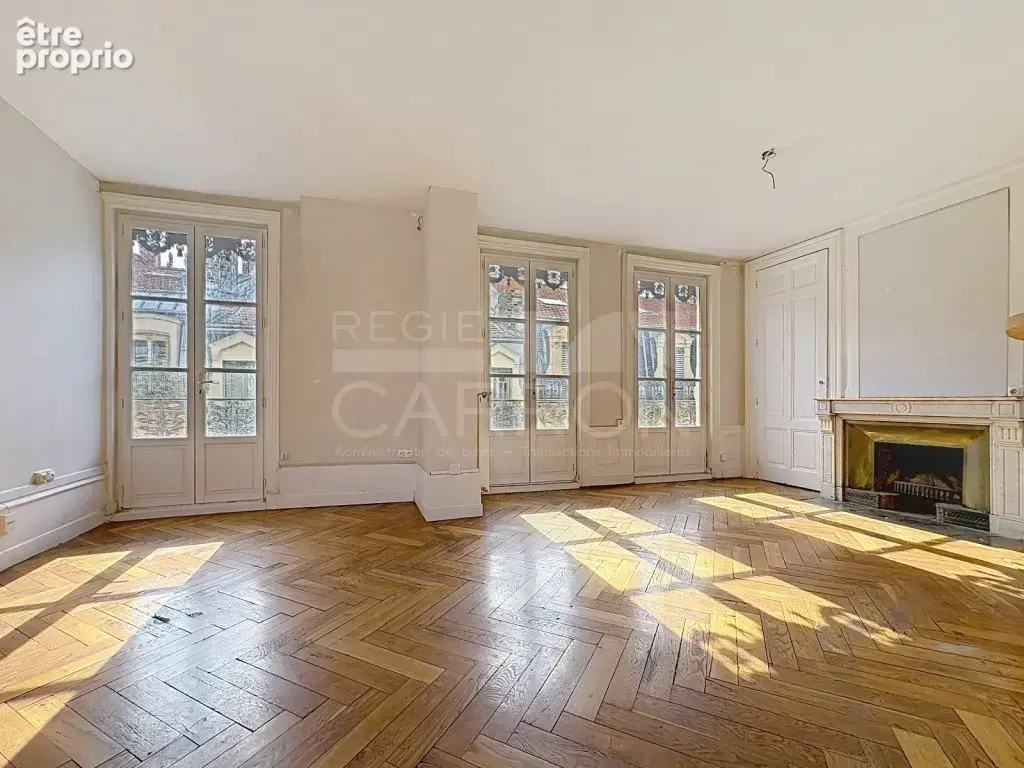 Lyon 2 / jacobin - rue gasparin t3 57m² dernier etage balcon 345000€ - photo 2