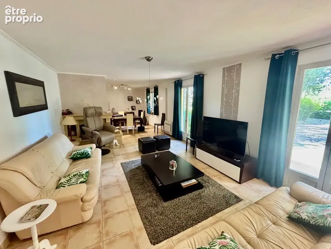 Proche GRIGNAN ,Belle Villa avec piscine, jardin et garage. - photo 11