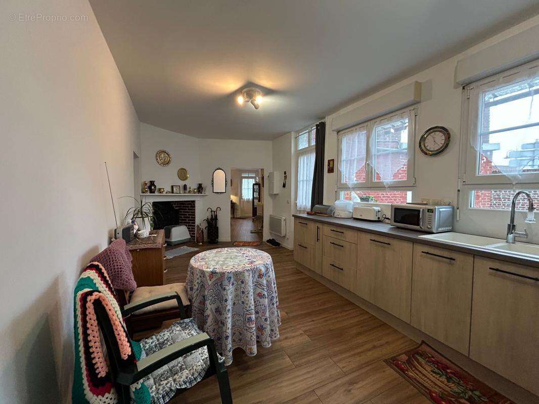 Maison à MAIGNELAY-MONTIGNY