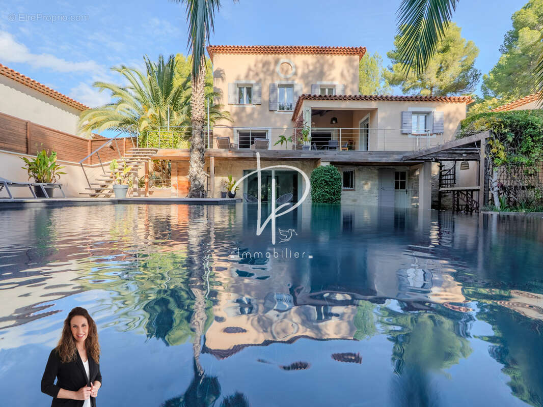 VILLA 8 pièces - 291 m2 - Piscine - Garage double - photo 2