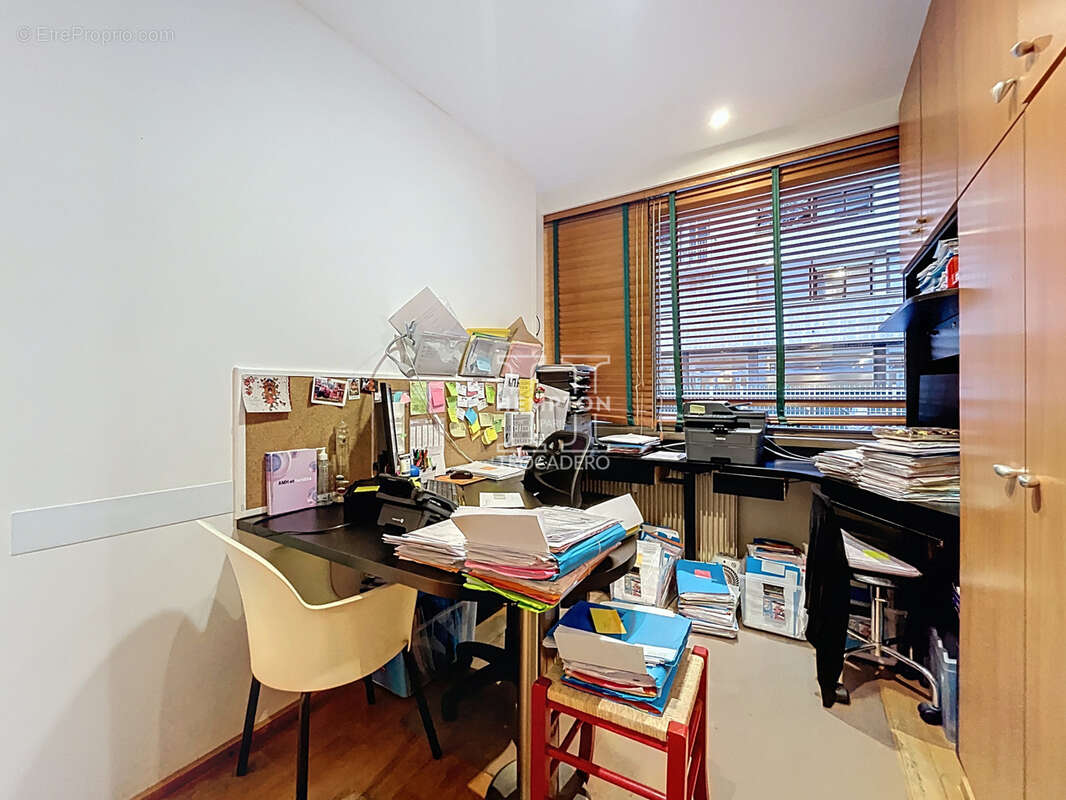 Commerce à PARIS-16E