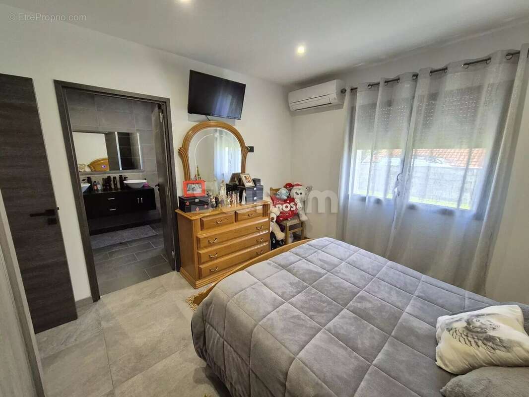 Maison à LE DESCHAUX