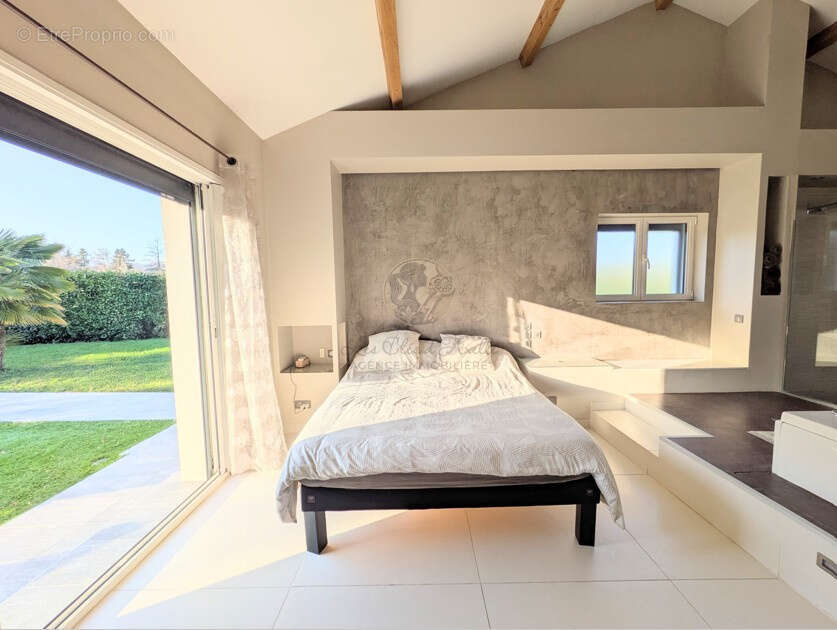 Maison à GREZIEU-LA-VARENNE