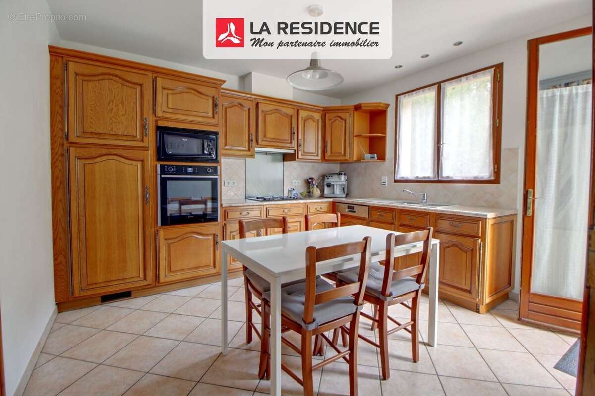 Maison à LES CLAYES-SOUS-BOIS