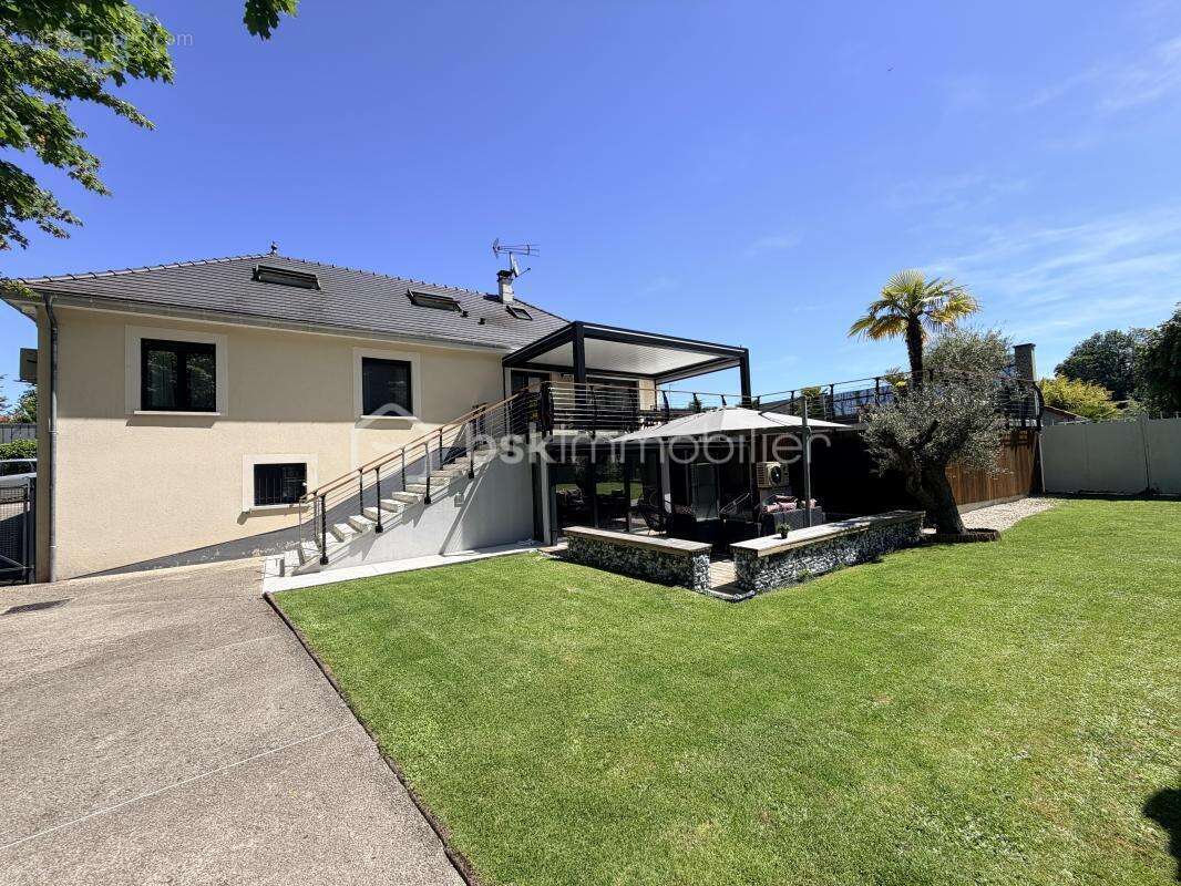 Sublime maison sur 3 niveaux, 4 chambres, une piscine et de très beaux matériaux - photo 14