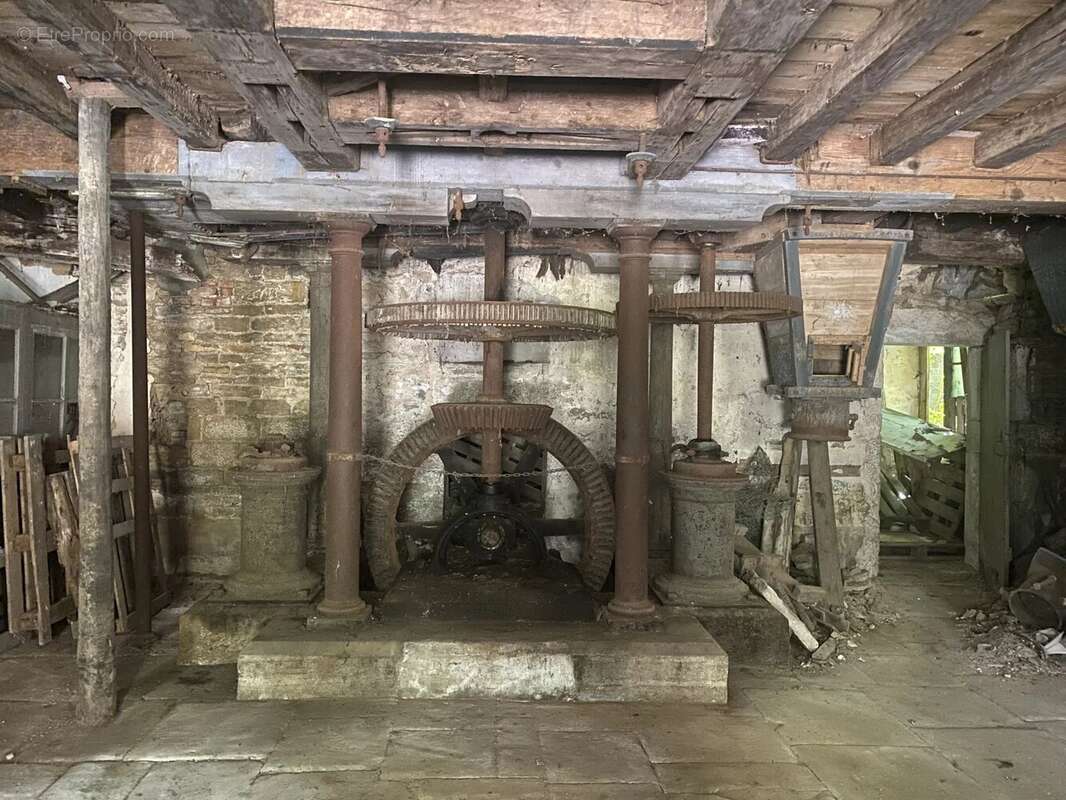 MOULIN et maison de 175 m² avec grandes dépendances et terrain - photo 22
