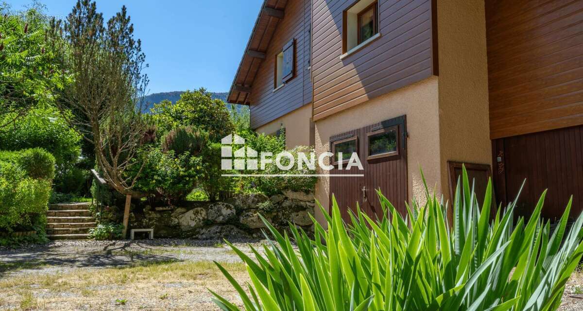 Propriété ensemble de 2 maisons  dont une annexe indépendante Chalet LAMBERSENS  -à moins de 10 mn du Lac d'Annecy 11 Pièces •   - photo 2