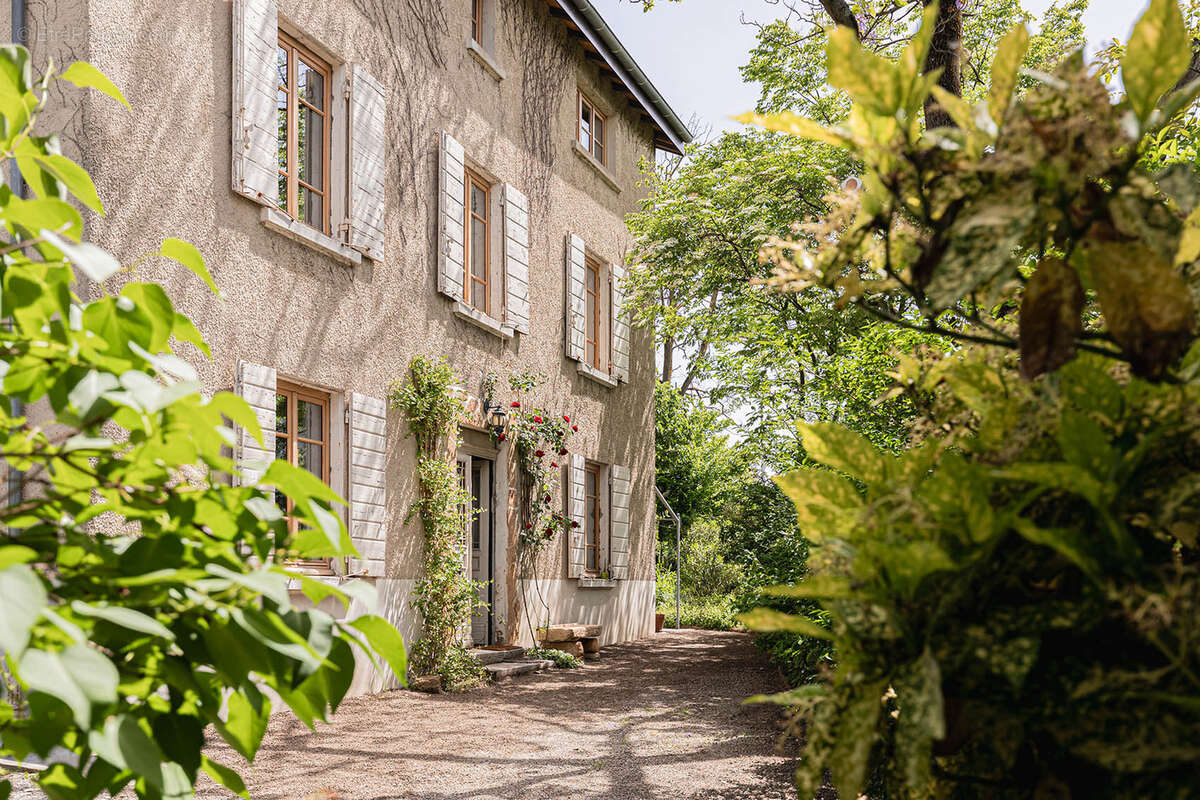Maison de caractère familiale 6 chambres + bureau avec jardin à Neuville-sur-Saône - photo 7