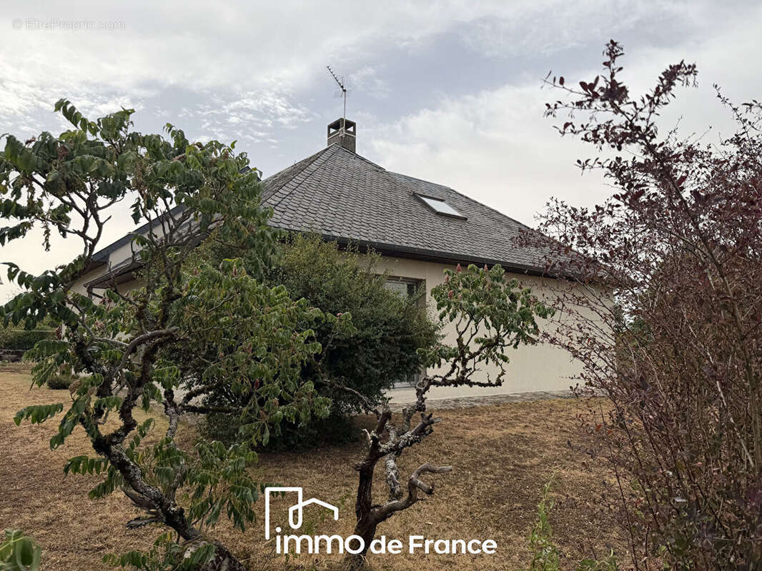 Sainte Radegonde, Grande Maison familiale - Parcelle de 931 m² - photo 10