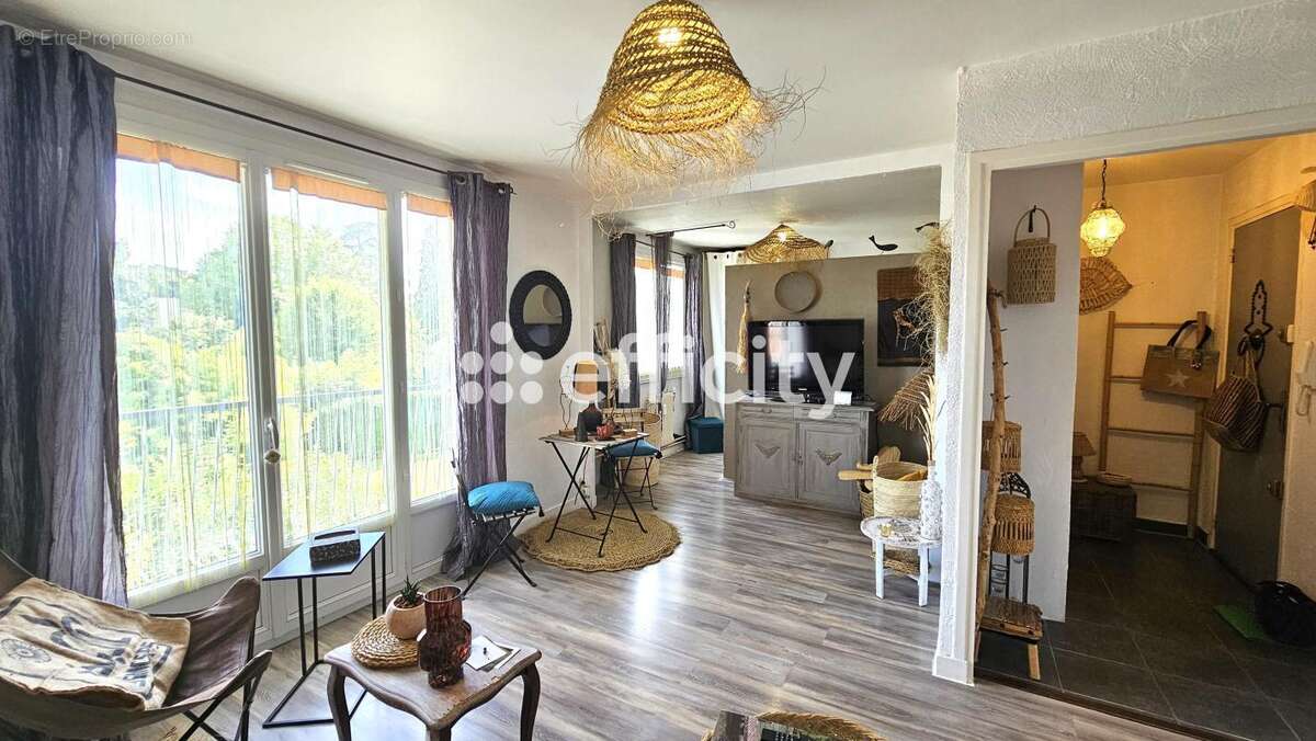 Appartement à LIMAS