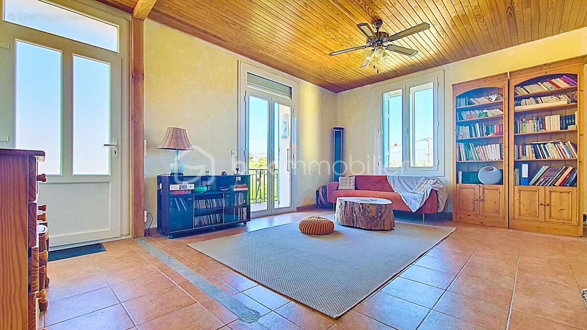Maison 4 faces avec vue sur le Canigou – 1760 m² de terrain, piscine, garage, dépendance, panneaux solaires - photo 10