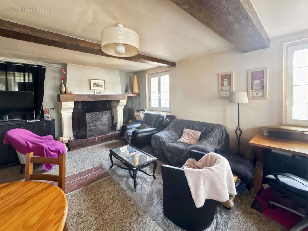 Maison à SAINT-ETIENNE-LA-THILLAYE