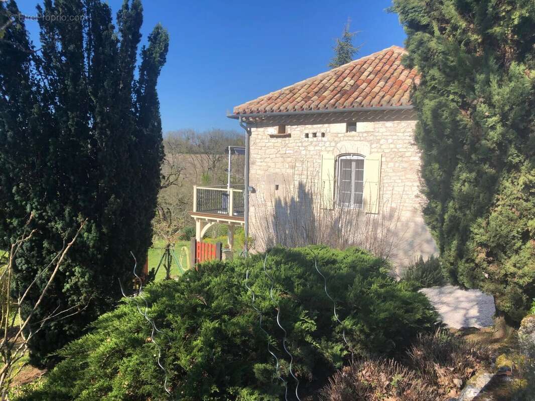 Maison à MONTAIGU-DE-QUERCY