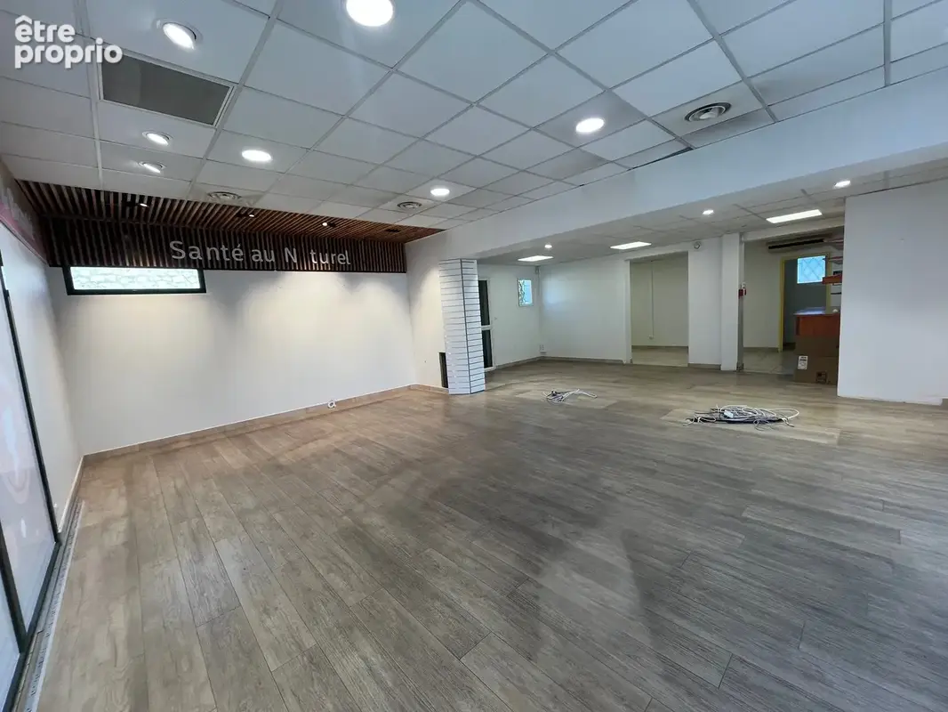 Local commercial  97 m2 + habitation 50 m2 - photo 14