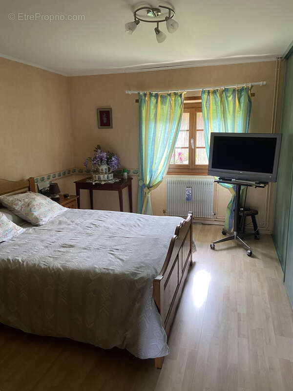 Propriété sur 1Ha 10a 55ca, maison ancienne et séchoir aménagé avec dépendances - photo 16