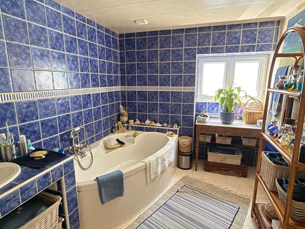SAINT LAURENT DE LA PREE - Maison de charme en centre bourg - photo 6