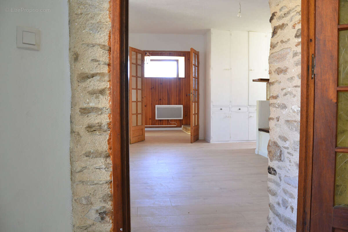 Courniou dans hameau maison T5 avec jardin terrasse garage et annexes - photo 8