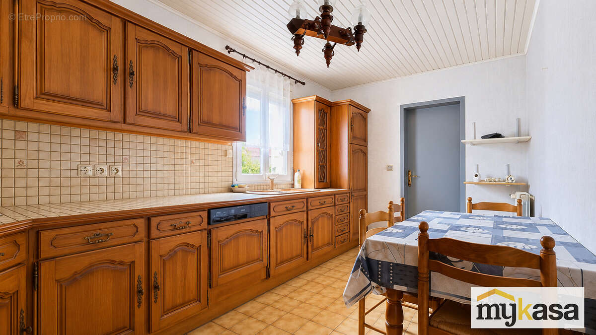 Maison familiale T5 de 136 m² avec garage et terrain de 525 m² - photo 8