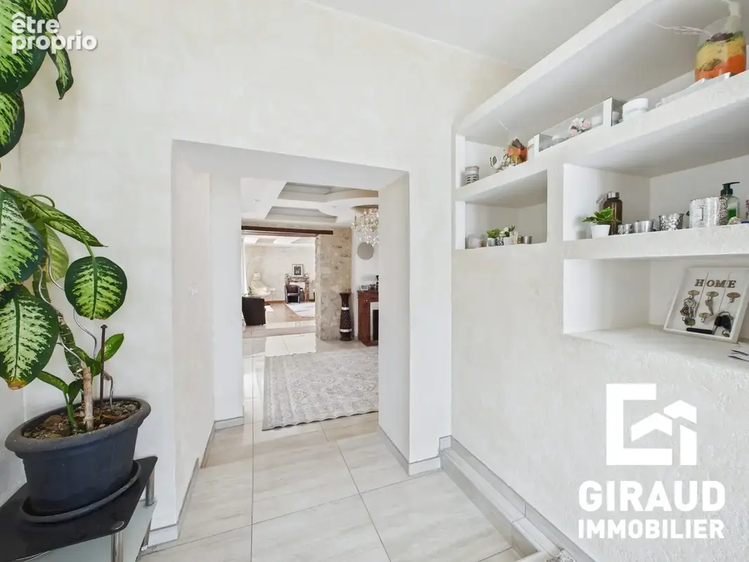 Maison 9 pièces 314 m² à vendre à Fontenay-Le-Comte (85200) - photo 3