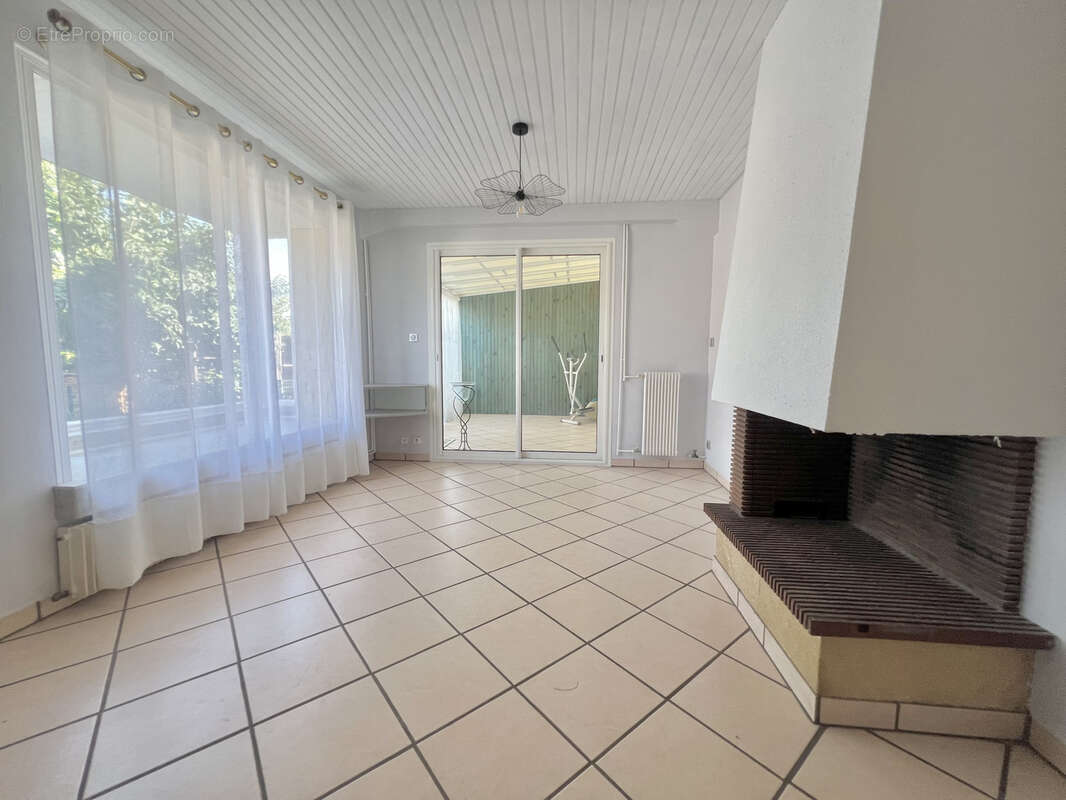 Au coeur du village de communay - villa  - 3 chambres - photo 6