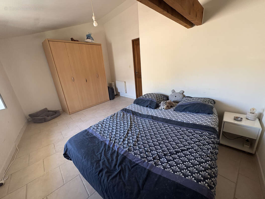 Immeuble composé de deux appartements et d'un garage au coeur de l'Enclave des papes - photo 5