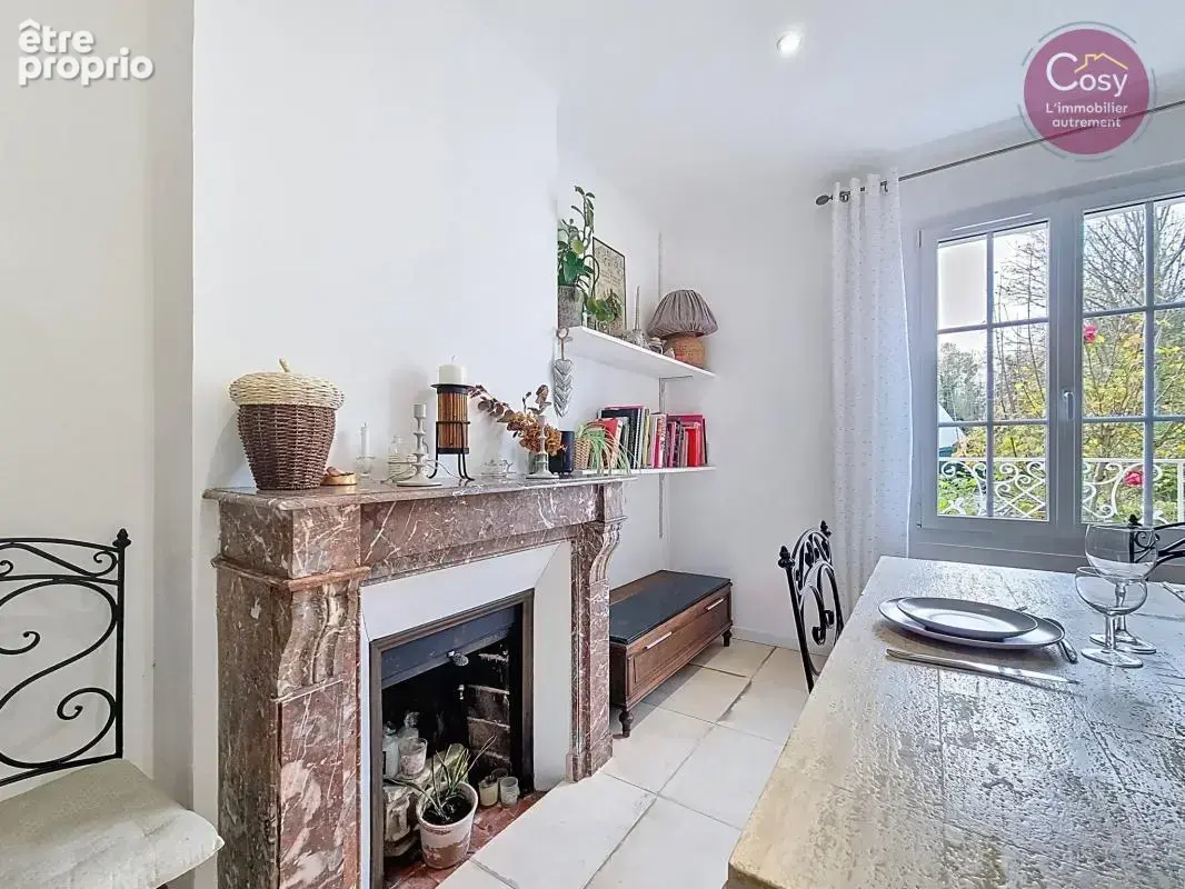 Une maison de caractère aux beaux volumes avec dépendance et - photo 3