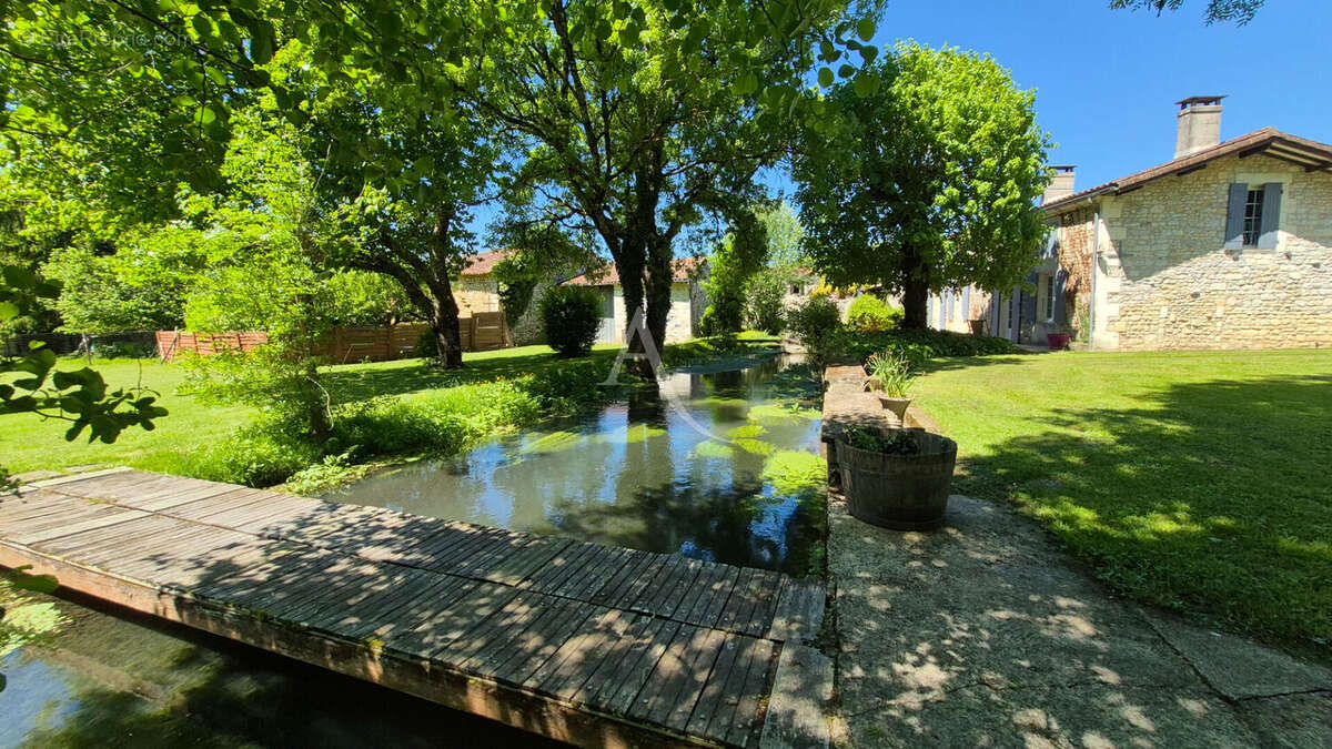 Maison à SAINT-HILAIRE-DE-VILLEFRANCHE