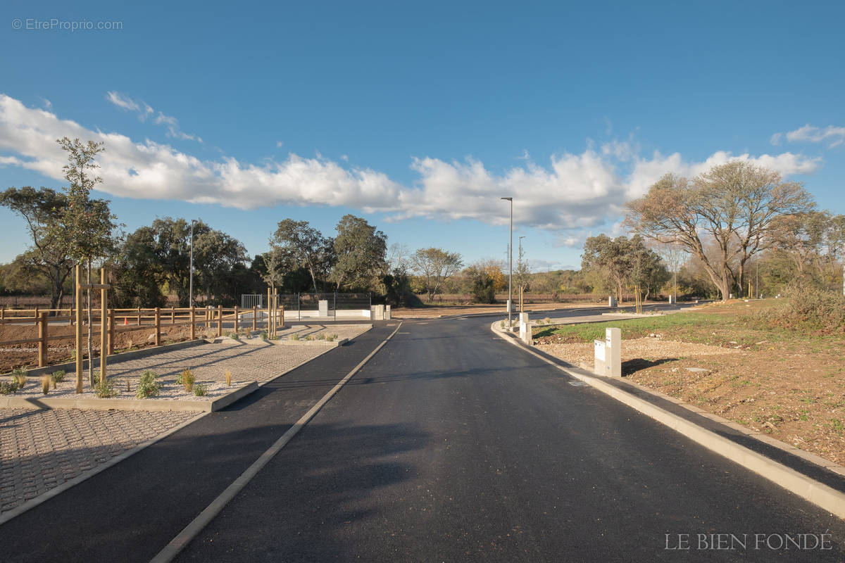 Terrain à SAINT-BRES