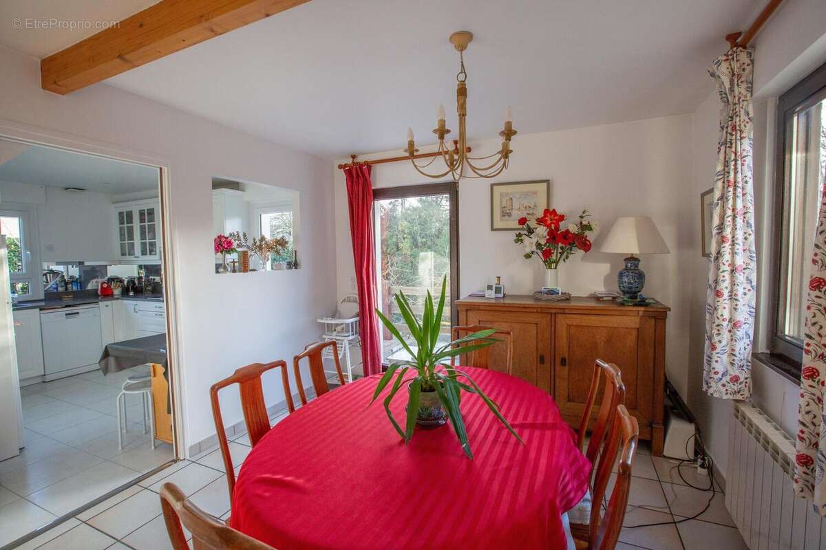 Photo 9 - Maison à LE MESNIL-SAINT-DENIS