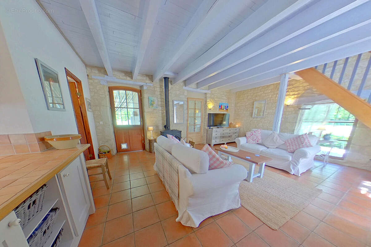 Maison à PUYLAROQUE