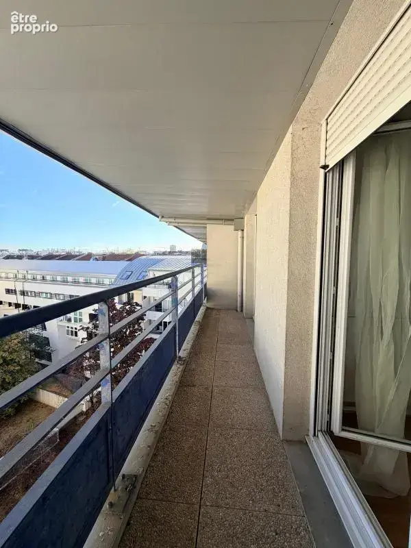 Lyon 8ᵉ — Monplaisir - Appartement T3 de 69.68 m² traversant avec balcon, vue panoramique et garage - photo 10
