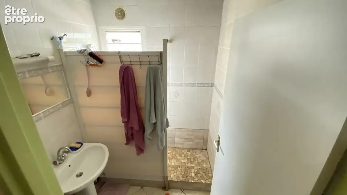 A Saint-André, Maison F5 de 101m2 plus varangue, cuisine extérieure, dépendance .... - photo 13