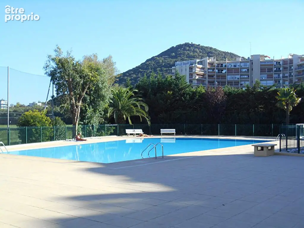 SECTEUR RECHERCHE! Beau 2 pièces de 44m² avec parking et Cave Plage et commerces à pied ! - photo 8