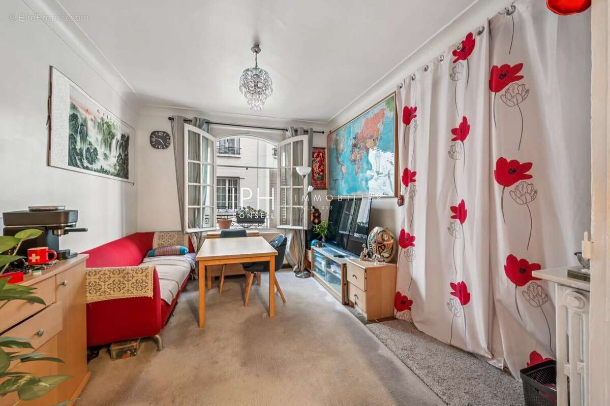 Appartement à COURBEVOIE