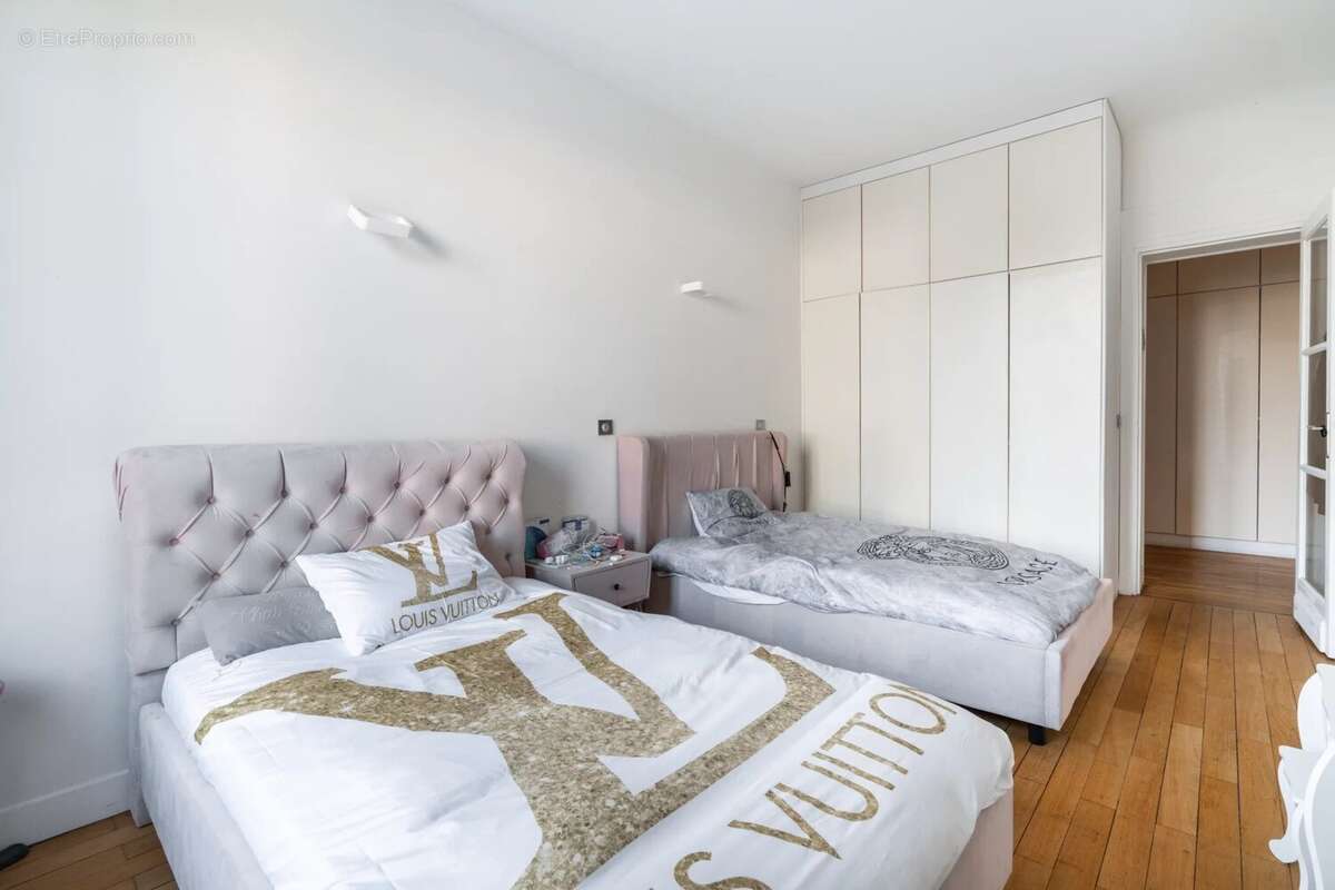 Appartement à NEUILLY-SUR-SEINE