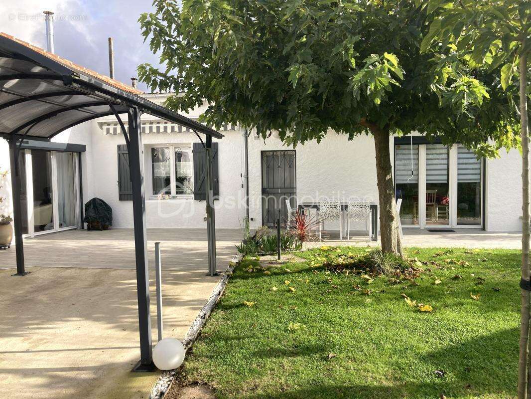 Maison à VILLECOMTAL-SUR-ARROS