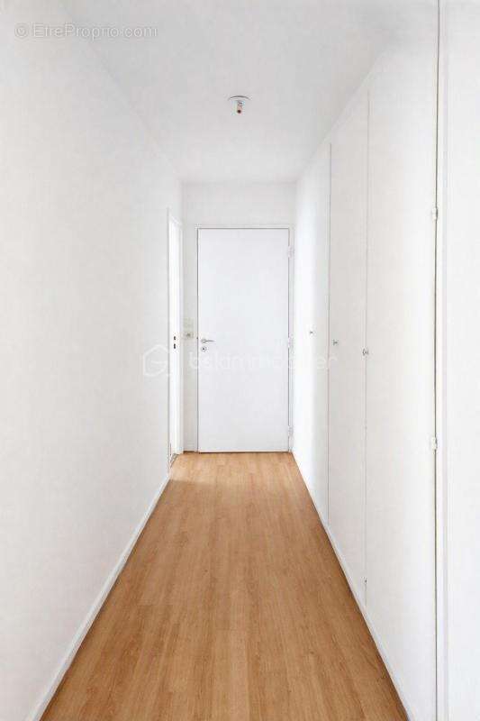 Paris 13ème - Appartement 2 pièces  en bon état calme et lumineux avec cave et parking - photo 12