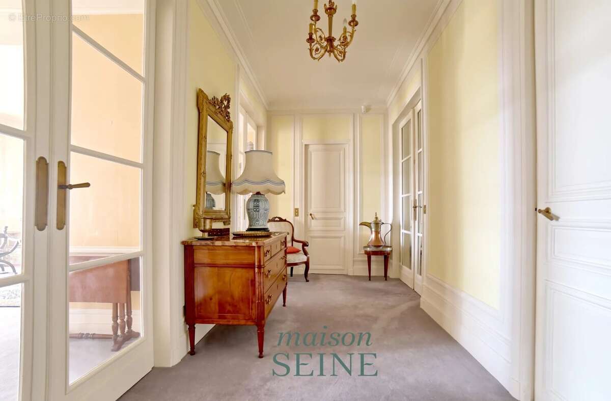 Appartement à NEUILLY-SUR-SEINE