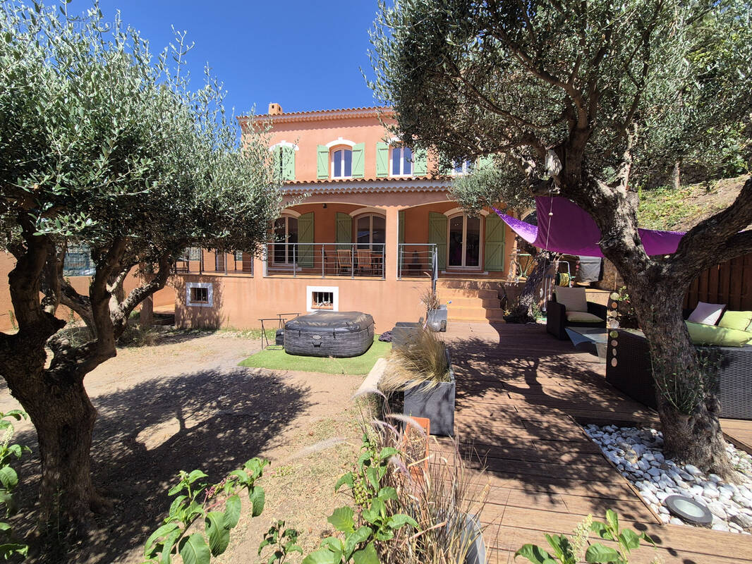 Maison à LE REVEST-LES-EAUX