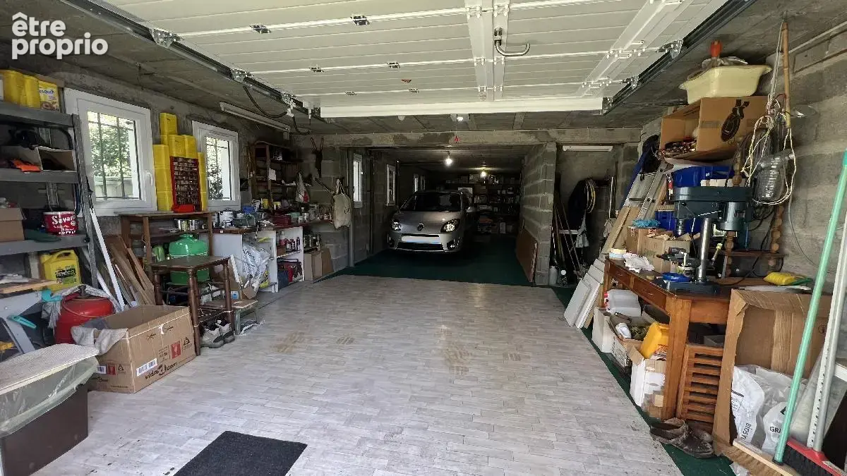La fraîcheur d'un espace boisé, autour de cette maison offrant 200 m² de potentiel habitable grâce à un projet d'aménagement con - photo 12