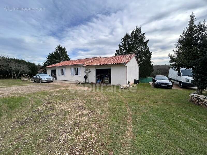 Dpt Dordogne (24), à vendre SAINT JORY LAS BLOUX maison P4 de 127 m² - Terrain de 3 670,00 m² - Plain pied - photo 2