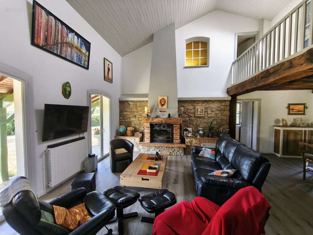 Maison à SAINT-QUENTIN-EN-MAUGES