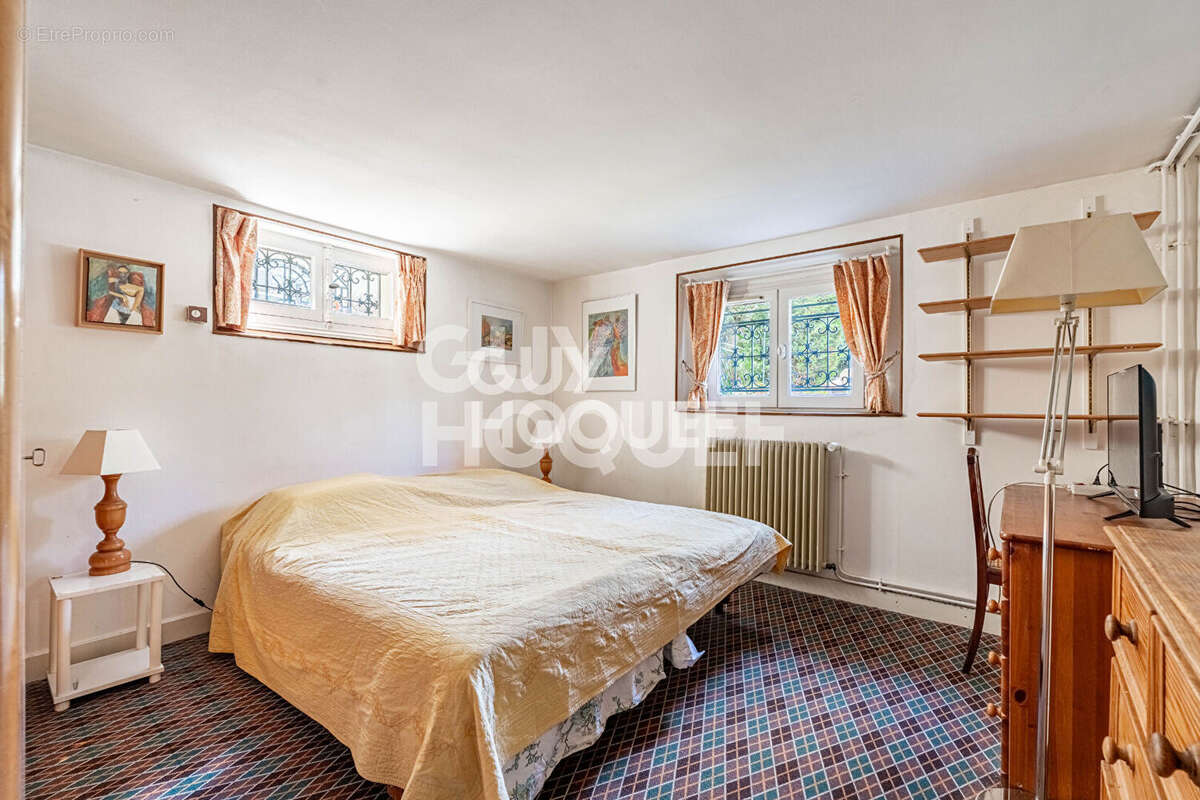 Maison à COURBEVOIE