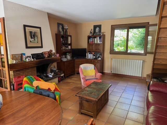 Maison à FOLLAINVILLE-DENNEMONT